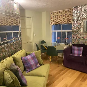 Bed & Breakfast Quiet Lower Floor 2 Bed With Private Patio Garden, Bath